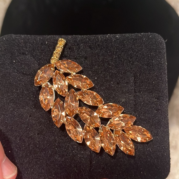 Universal Studios Costume Jewelry Collection. Classic Hollywood beauty. - Picture 5 of 5